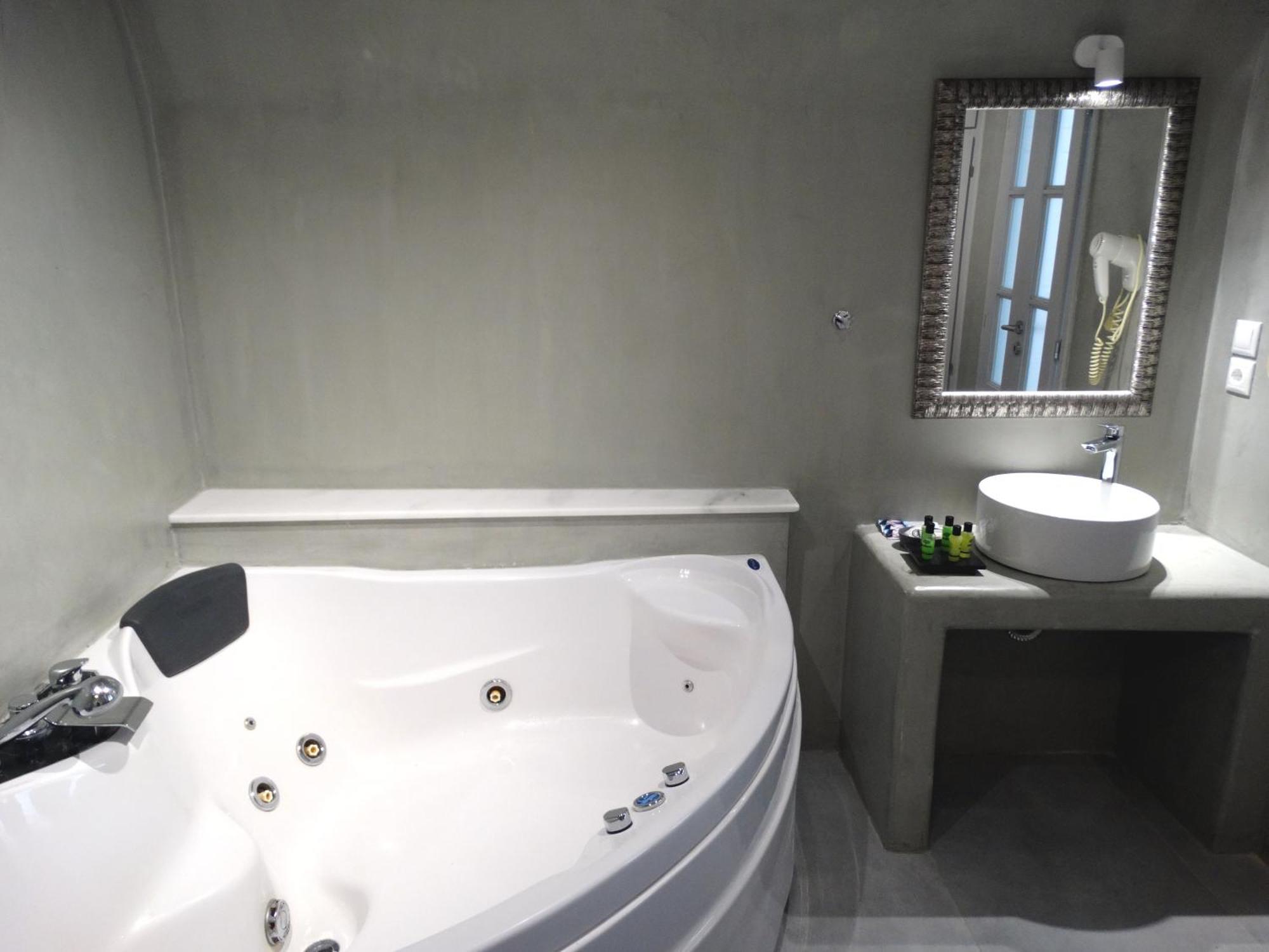 Yposkafo Suites - Studio - Santorini Fíra Kültér fotó