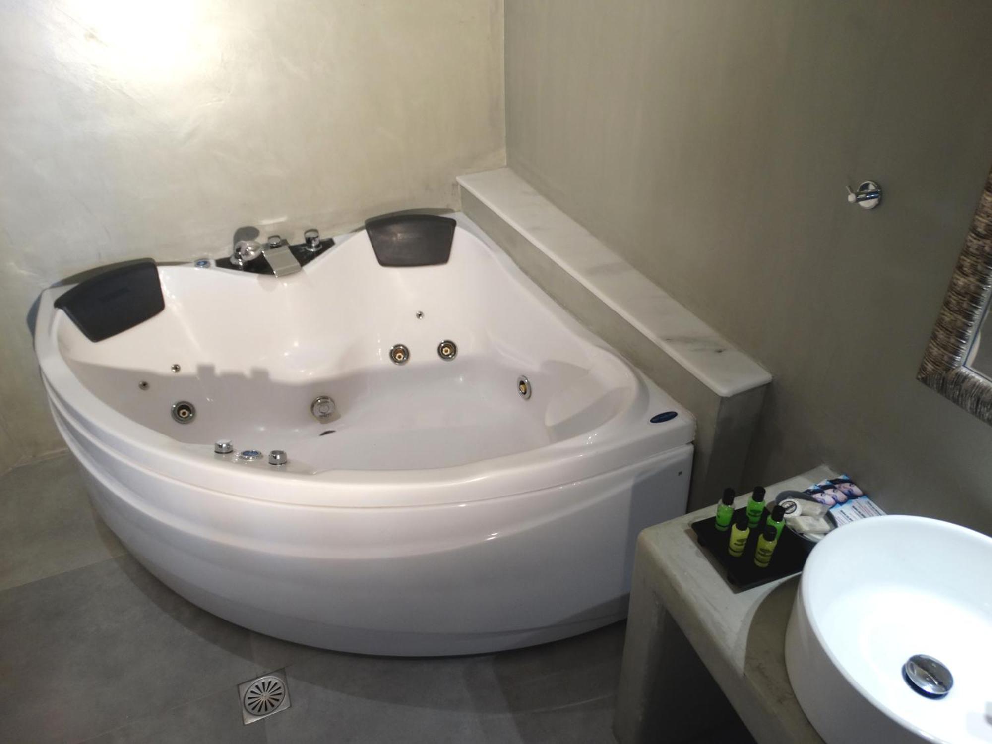 Yposkafo Suites - Studio - Santorini Fíra Kültér fotó